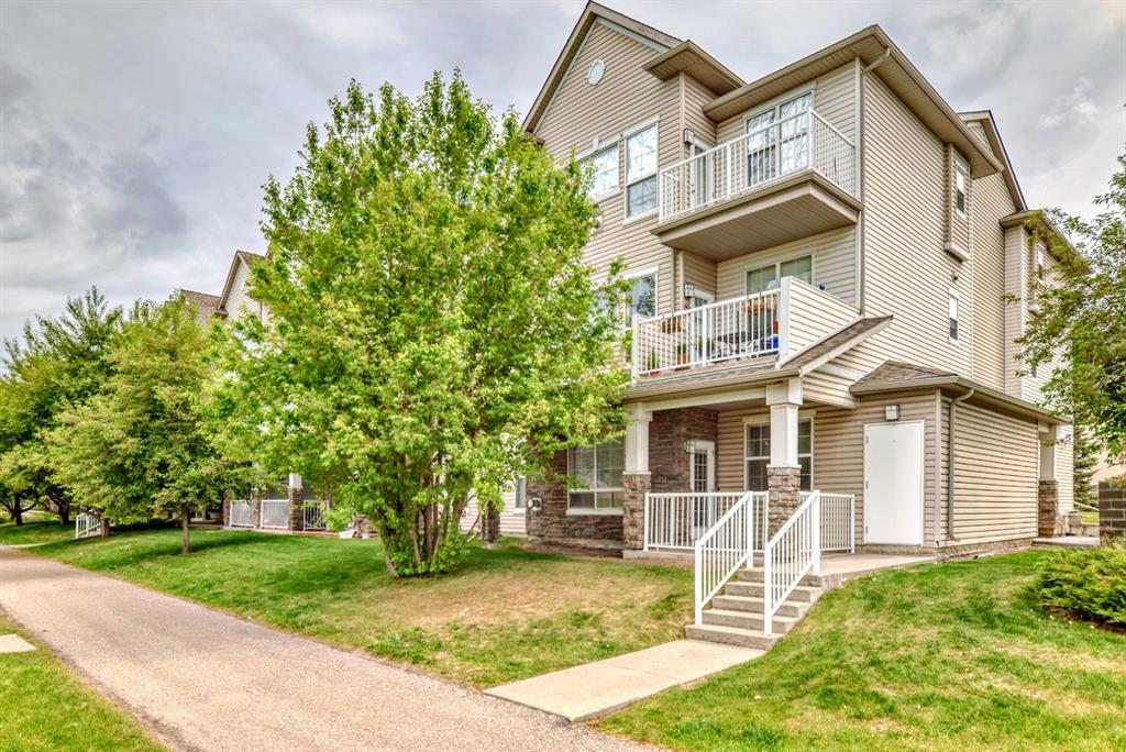 Third View of 209, 1000 Applevillage Court SE, Applewood Park, Calgary, Alberta, T2A 7Z4