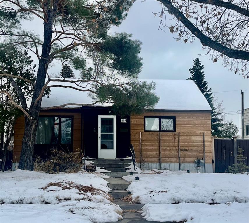 Second View of 819 5 Street S, London Road, Lethbridge, Alberta, T1J 2C5