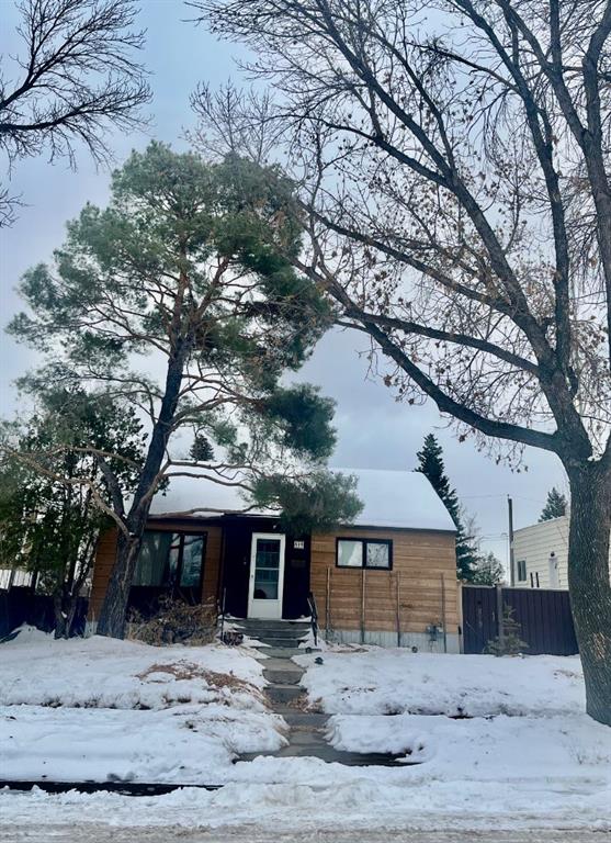 Third View of 819 5 Street S, London Road, Lethbridge, Alberta, T1J 2C5