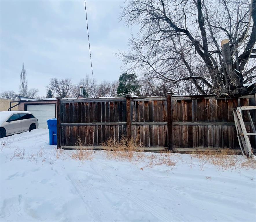 Fifth View of 819 5 Street S, London Road, Lethbridge, Alberta, T1J 2C5