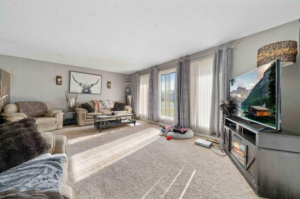 Fifth View of 938 5 Street SE, NONE, Redcliff, Alberta, T0J 2P0