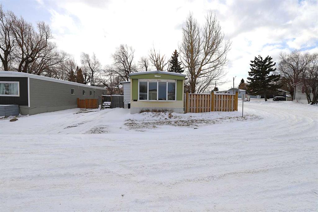 33, 895 Elizabeth Street , A2273694, Alberta,