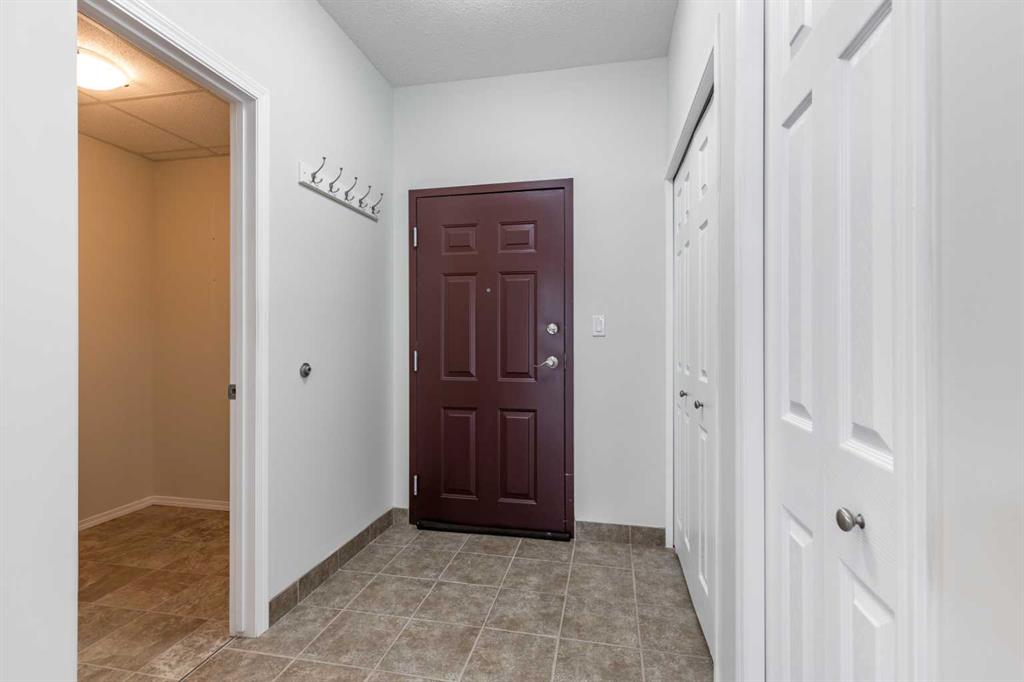 Fourth View of 102, 105 Main Street S, NONE, Redcliff, Alberta, T0J2P0