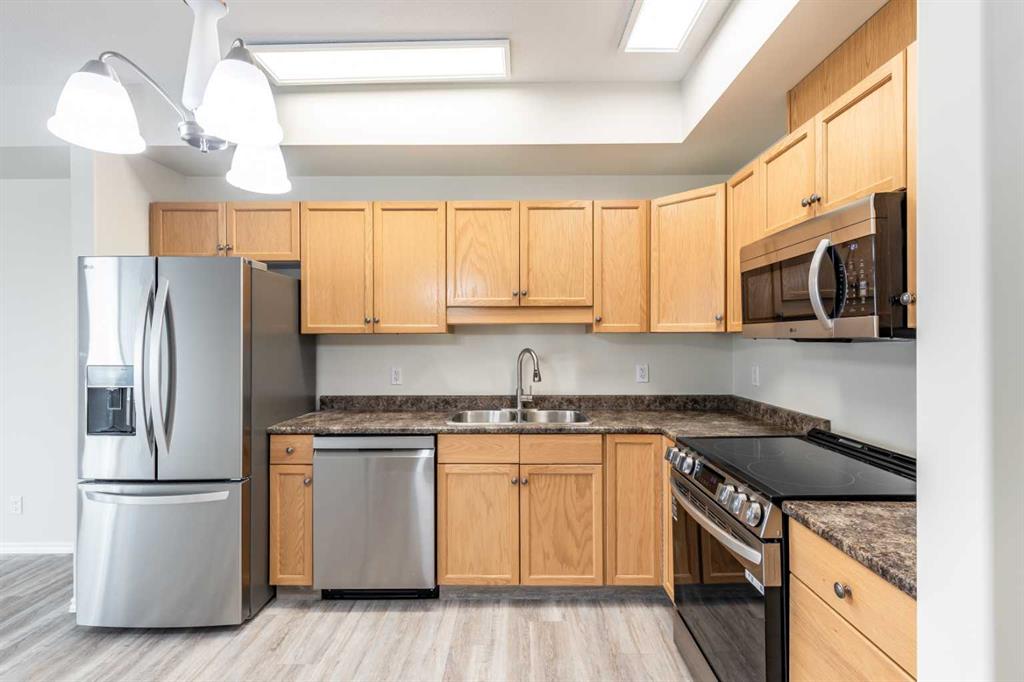 Fifth View of 102, 105 Main Street S, NONE, Redcliff, Alberta, T0J2P0