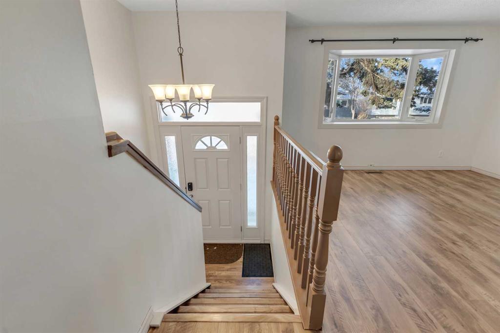 Third View of 3335 Doverview Road SE, Dover, Calgary, Alberta, T2B 2A2