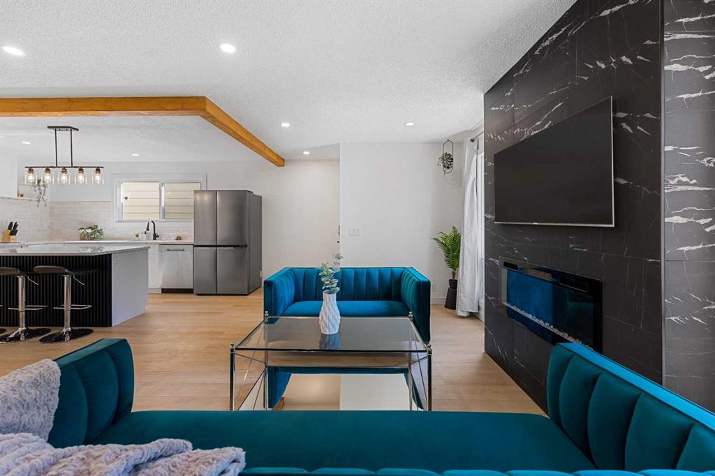 Second View of 966 Berkley Drive NW, Beddington Heights, Calgary, Alberta, T3K 1A2