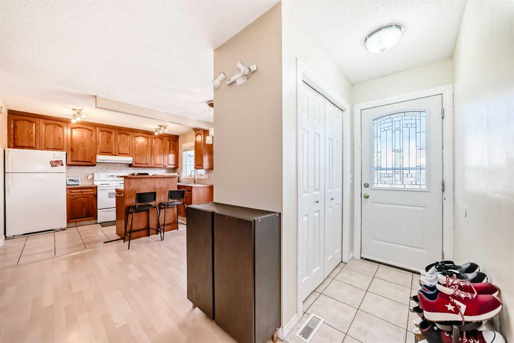 Fifth View of 31 Castleglen Crescent NE  , Castleridge, Calgary, Alberta, T3J 1N2