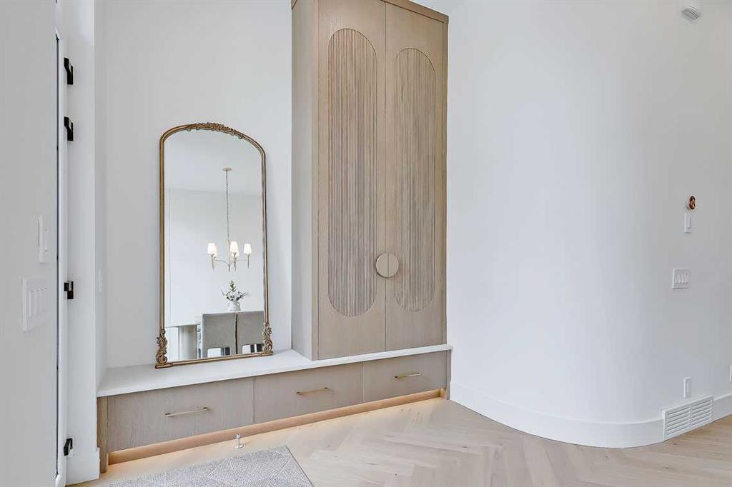 Fifth View of 2322 54 Avenue SW, North Glenmore Park, Calgary, Alberta, T3E 1M1