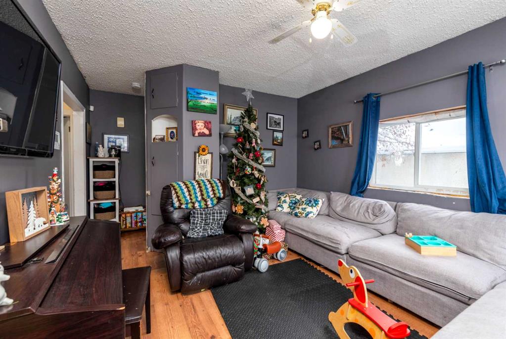 Fourth View of 21 1 Street W, NONE, Neilburg, Saskatchewan, S0M2C0
