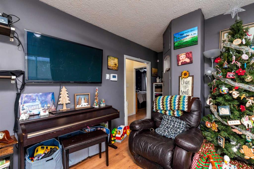 Fifth View of 21 1 Street W, NONE, Neilburg, Saskatchewan, S0M2C0