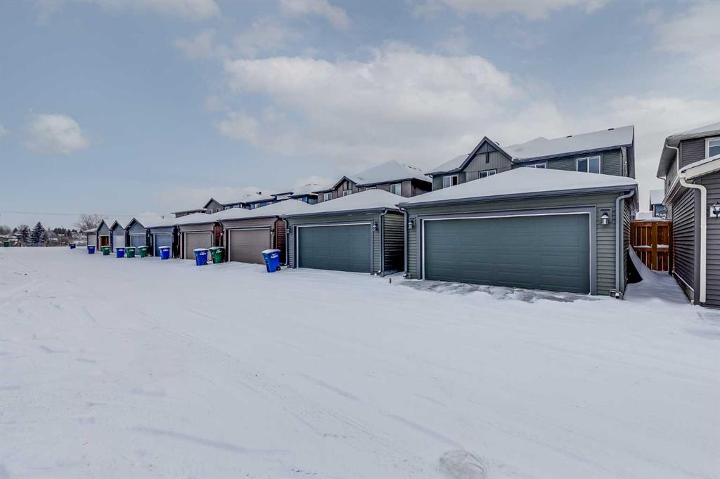 Third View of 226 Midgrove Mews SW, Midtown, Airdrie, Alberta, T4B 5K7