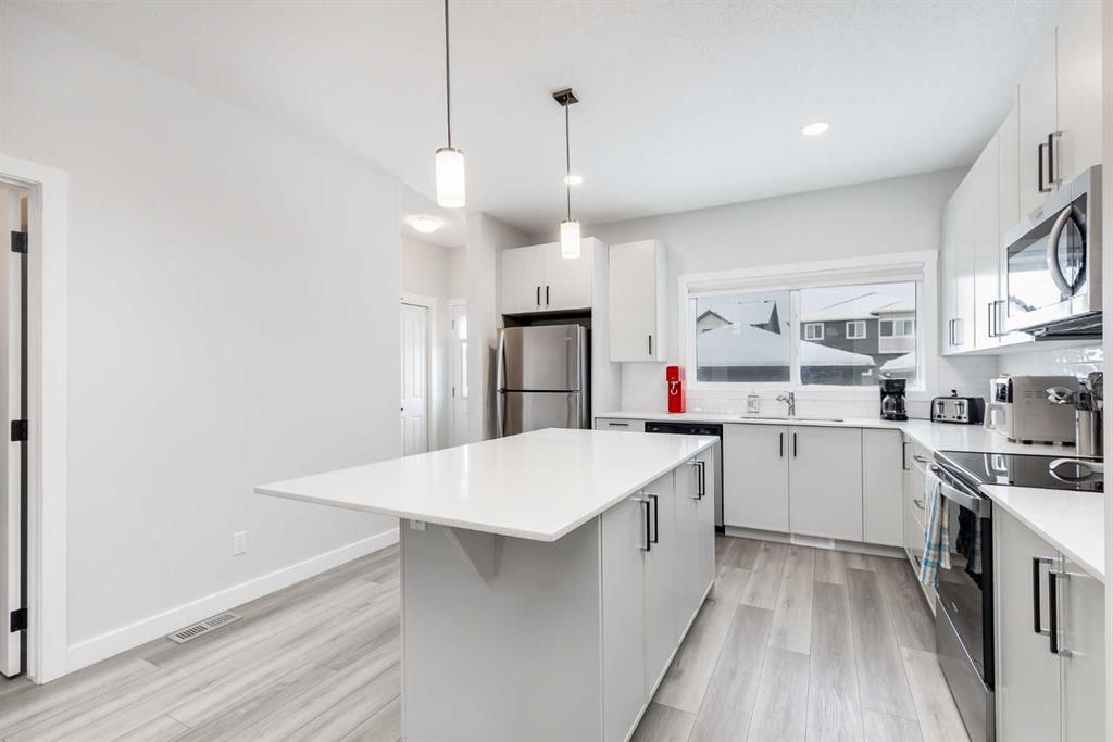 Fifth View of 226 Midgrove Mews SW, Midtown, Airdrie, Alberta, T4B 5K7