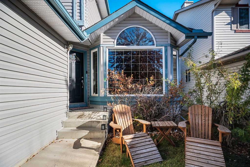 Third View of 113 Somerside Green SW, Somerset, Calgary, Alberta, T2Y 3G6