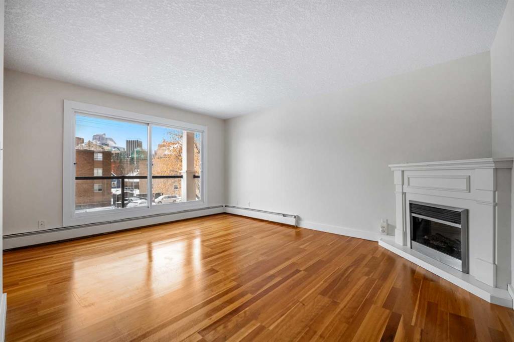 Fourth View of 302, 927 2 Avenue NW, Sunnyside, Calgary, Alberta, T2N 0E7