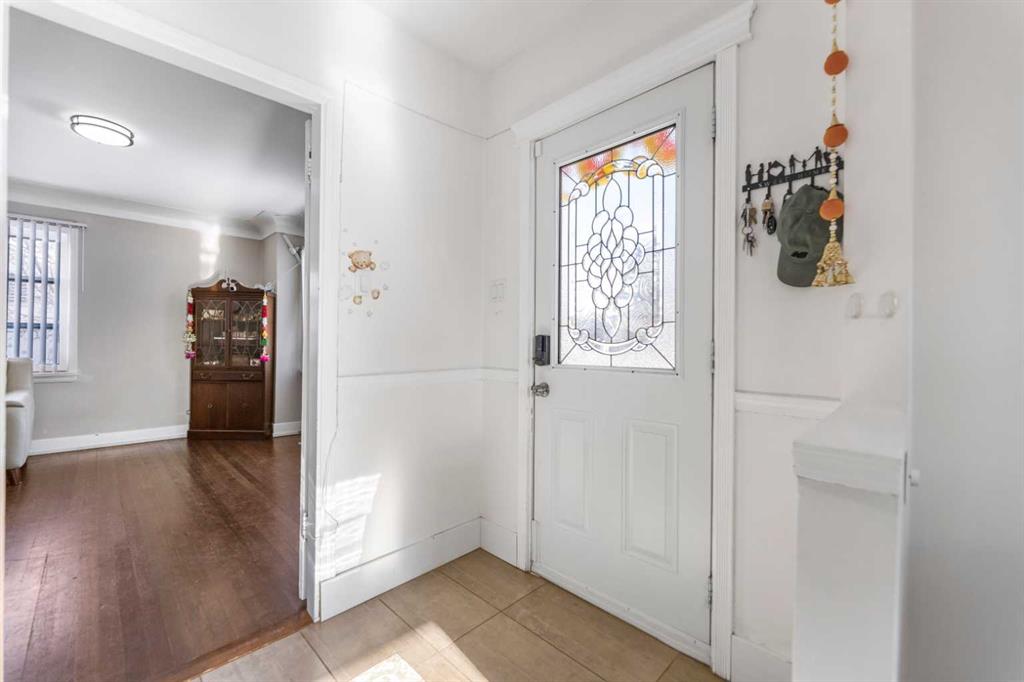 Fifth View of 1623 Summit Street SW, Scarboro, Calgary, Alberta, T3C2L8