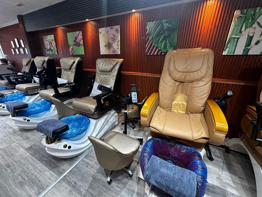 Third View of 5606 4 Street NW, Thorncliffe, Calgary, Alberta, T2K 1B2