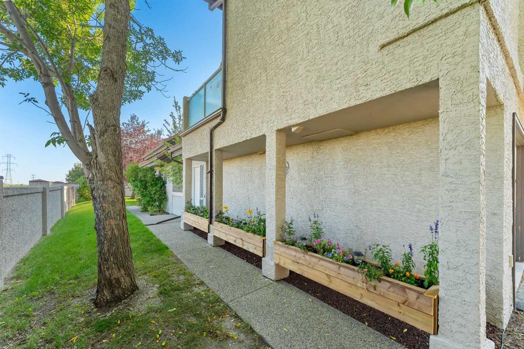 Third View of 606, 1997 Sirocco Drive SW, Signal Hill, Calgary, Alberta, T3H3E6