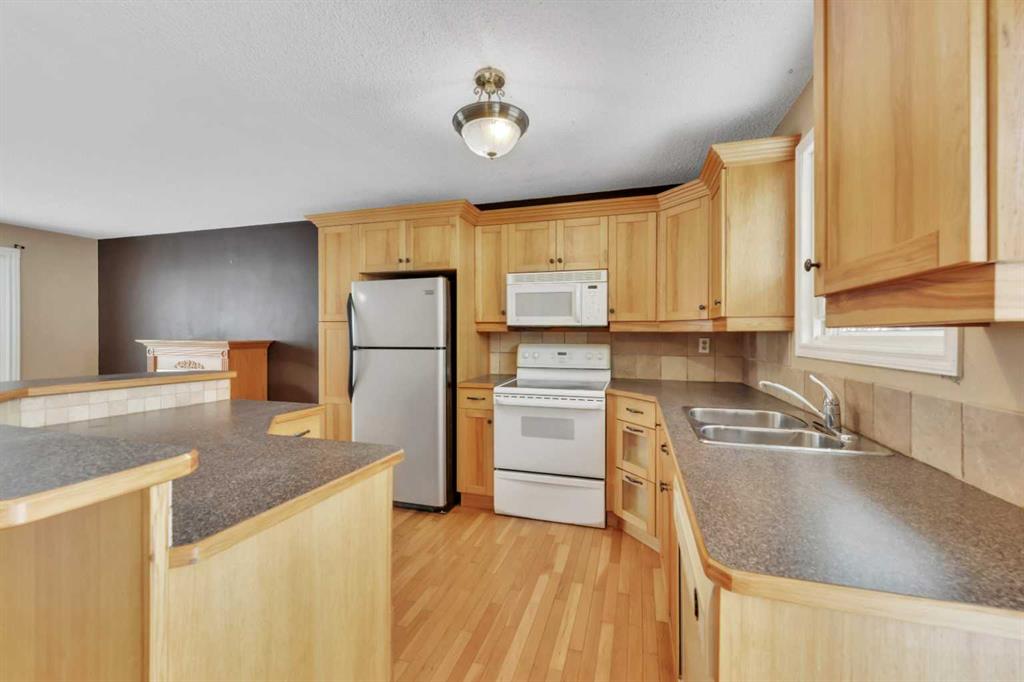 Fourth View of 28 Ohio Close , Oriole Park, Red Deer, Alberta, T4N 5C7