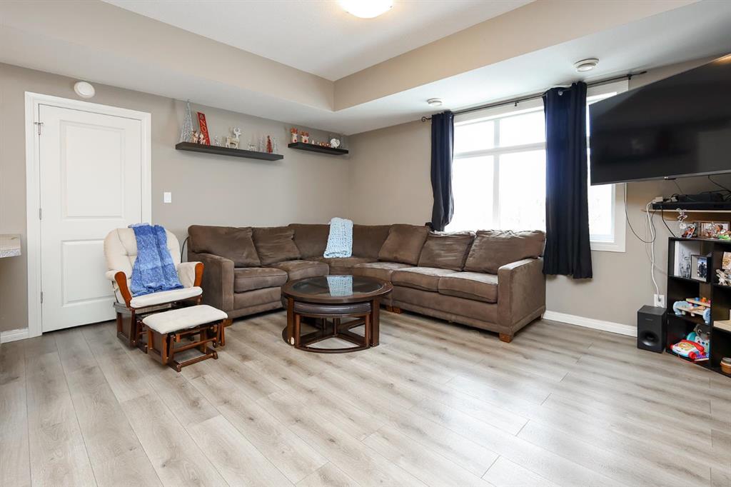 Fifth View of 402, 639 Oak Street , NONE, Springbrook, Alberta, T4S 0E5