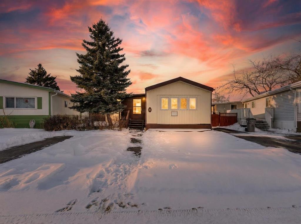 Second View of 6724 17 Avenue SE, Red Carpet, Calgary, Alberta, T2A 0W5