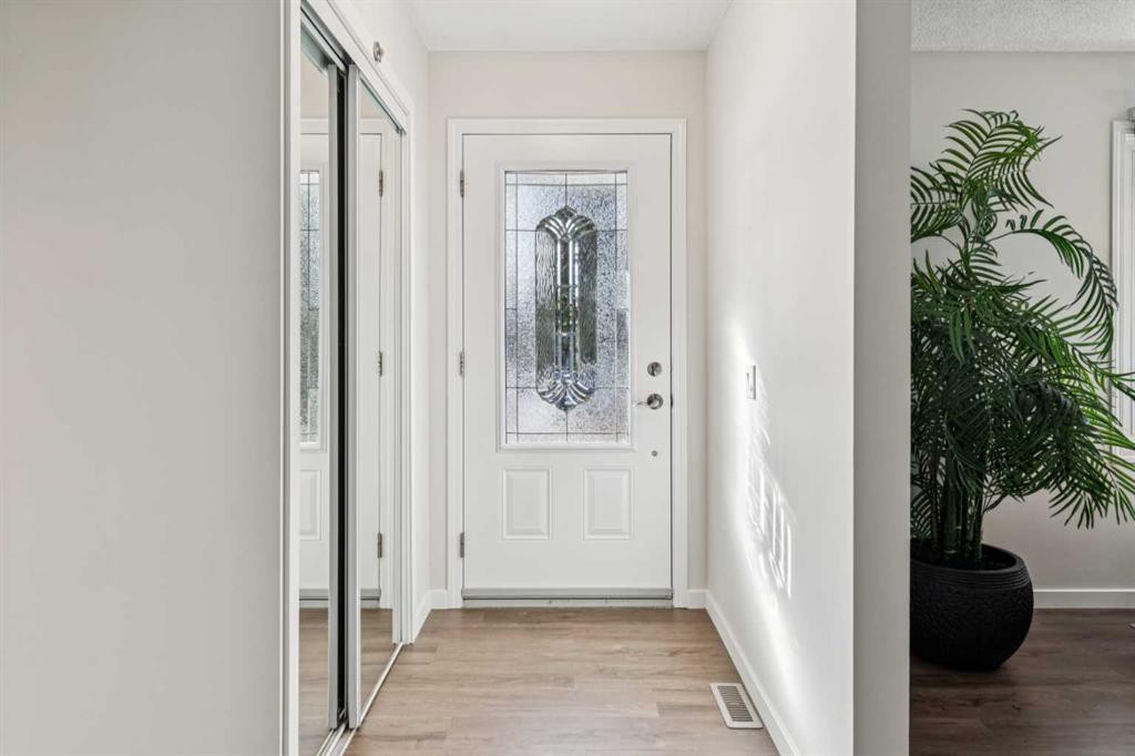 Third View of 195 Lake Adams Crescent SE, Lake Bonavista, Calgary, Alberta, T2J 3N2