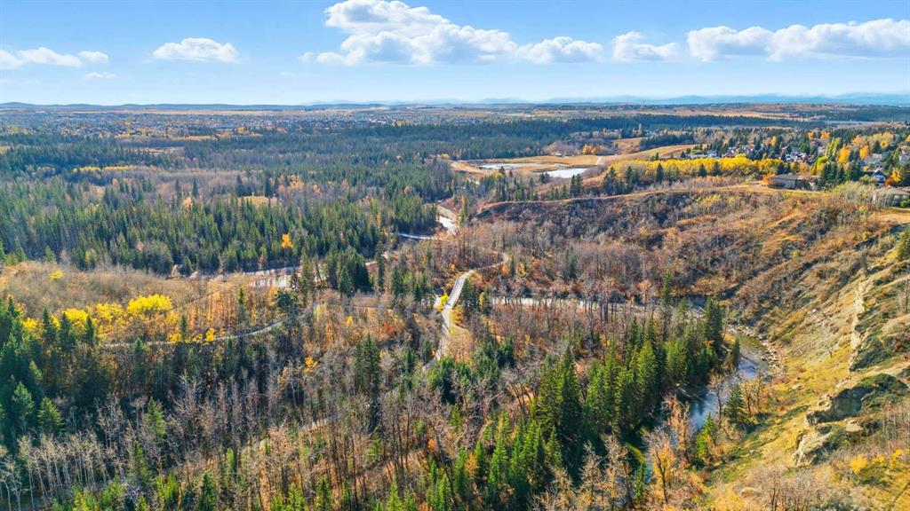 Fourth View of 32 Woodgrove Crescent SW, Woodlands, Calgary, Alberta, T2W 3Z1