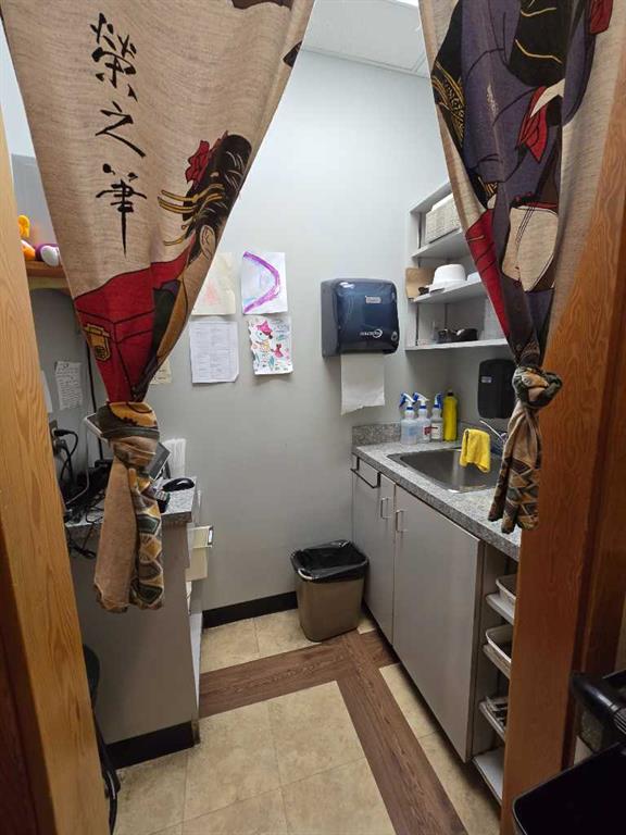 Fifth View of 123 4 Street S, Downtown, Lethbridge, Alberta, T2J 1Z9