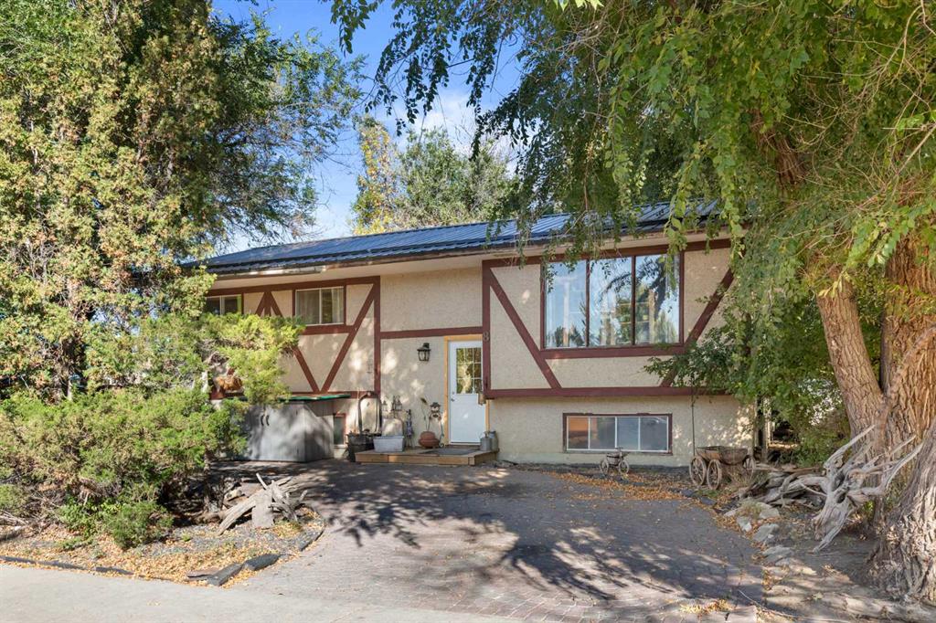 8 Cypress Way SE, A2276046, Alberta,