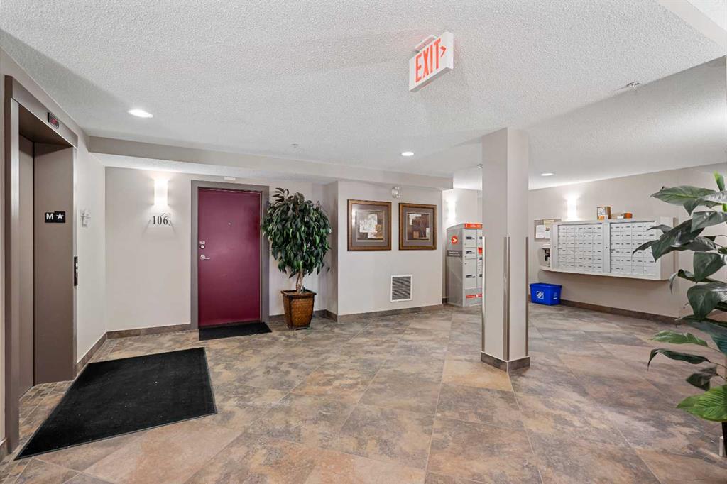 Fifth View of 402, 1321 Kensington Close NW, Hillhurst, Calgary, Alberta, T2X 3J9