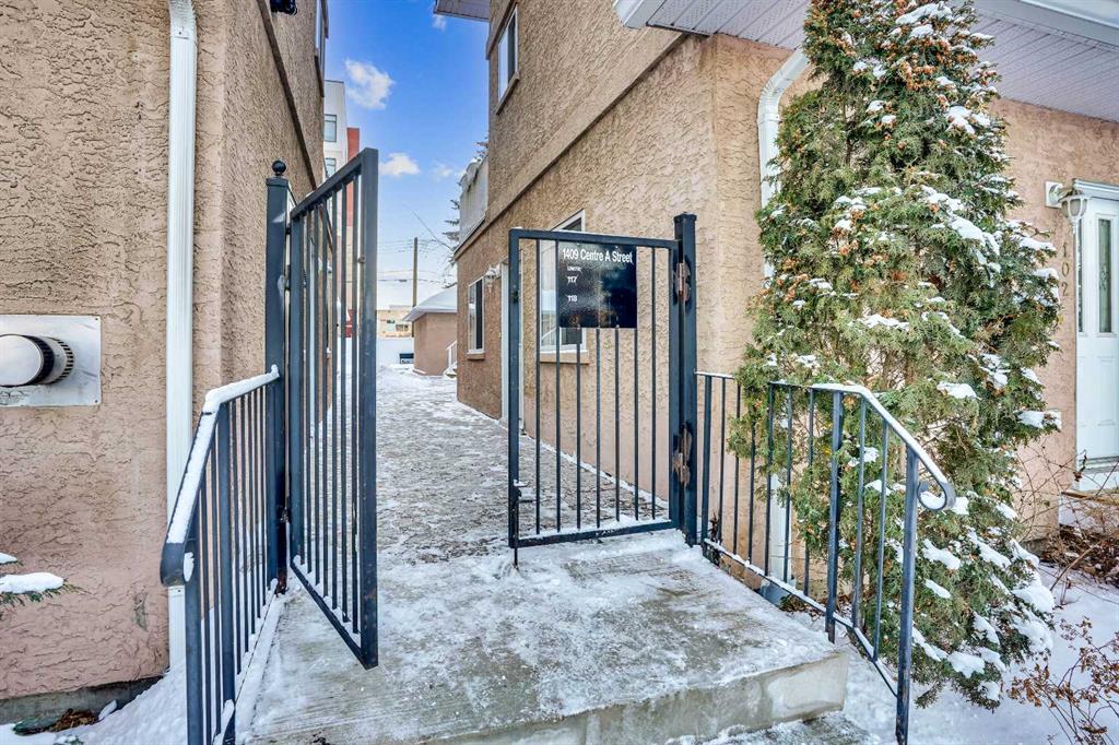 Third View of 118, 1409 Centre A Street NE, Crescent Heights, Calgary, Alberta, T2E 2Z8