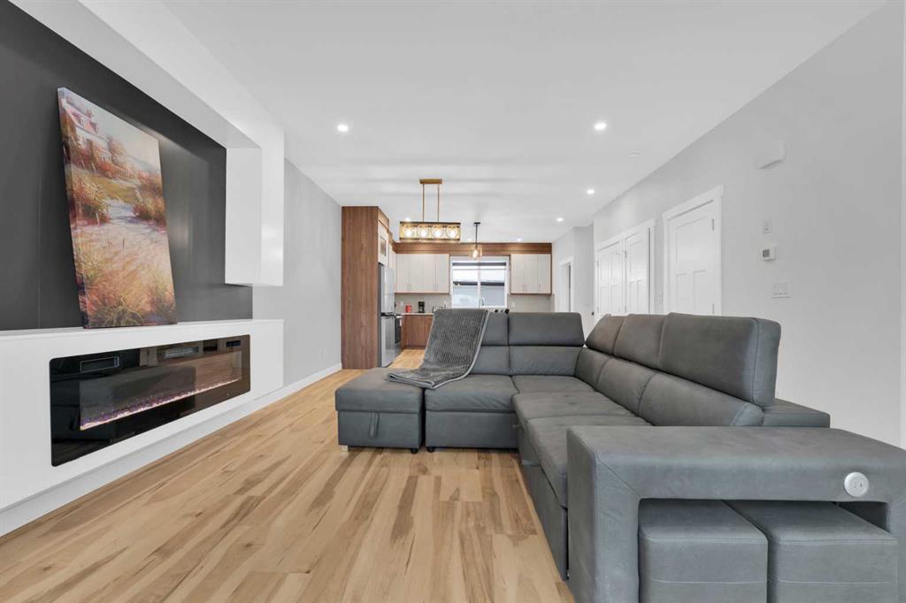 Second View of 216 99 Avenue SE, Willow Park, Calgary, Alberta, T2J 0J1