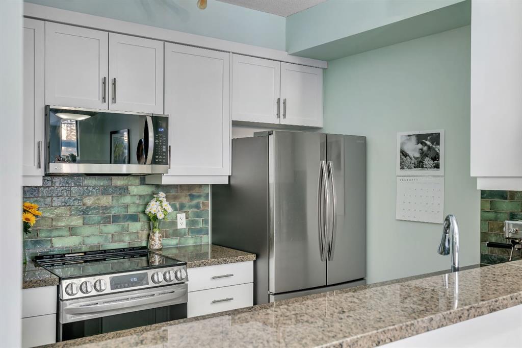 Fourth View of 304, 518 33 Street NW, Parkdale, Calgary, Alberta, T2N 2W4