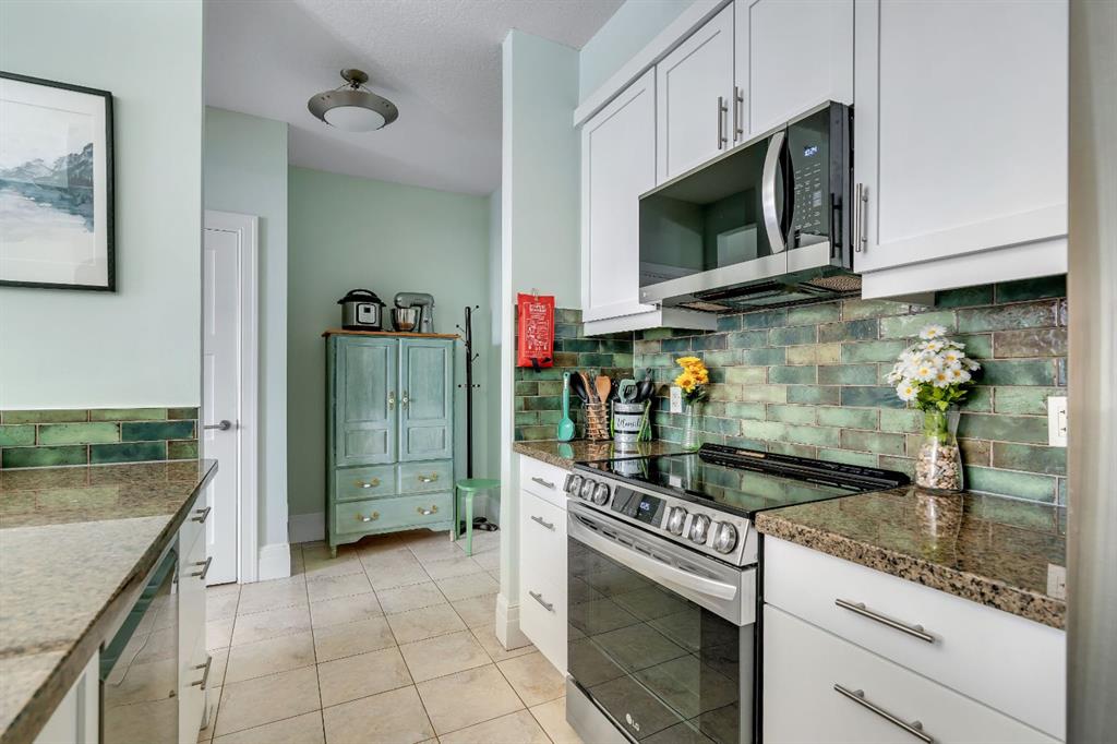 Fifth View of 304, 518 33 Street NW, Parkdale, Calgary, Alberta, T2N 2W4