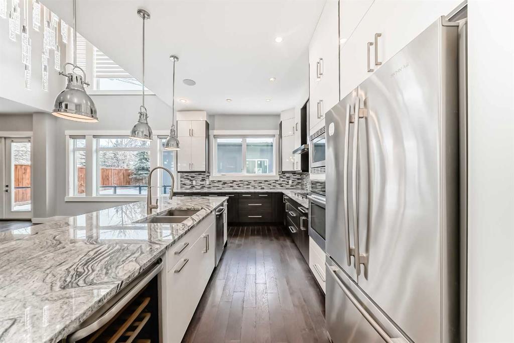 Fifth View of 230 37 Street NW, Parkdale, Calgary, Alberta, T2N 3B7