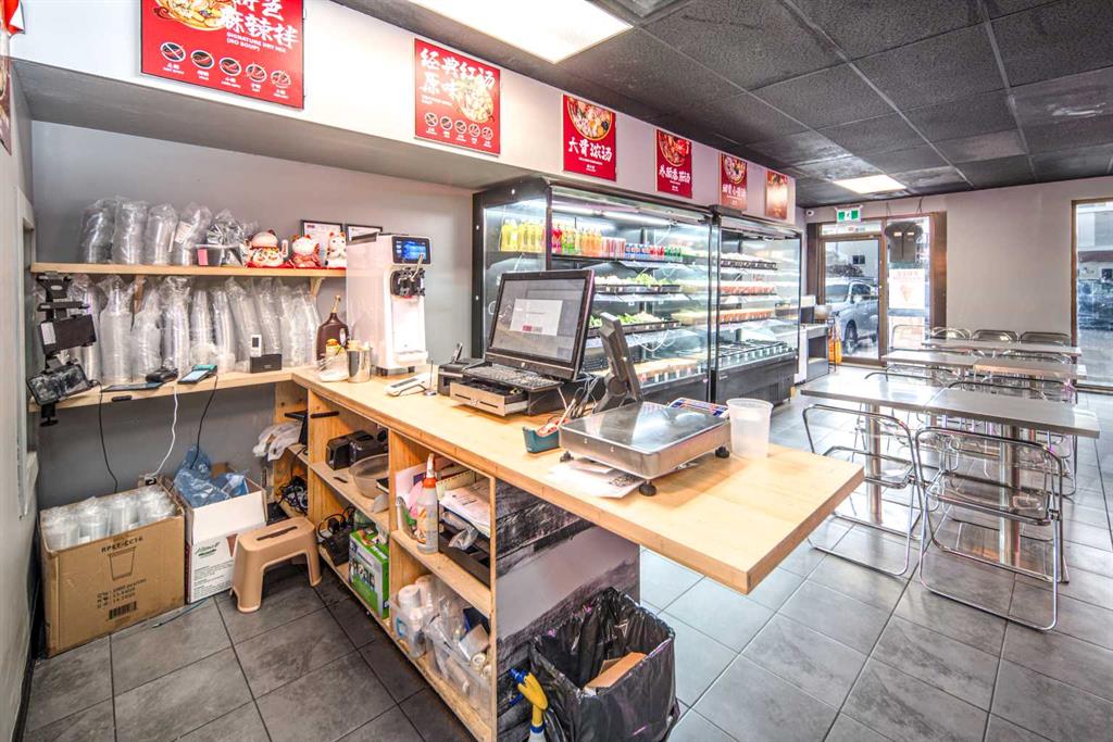 Fourth View of 2111 Centre Street NW, Tuxedo Park, Calgary, Alberta, T2E 2T2