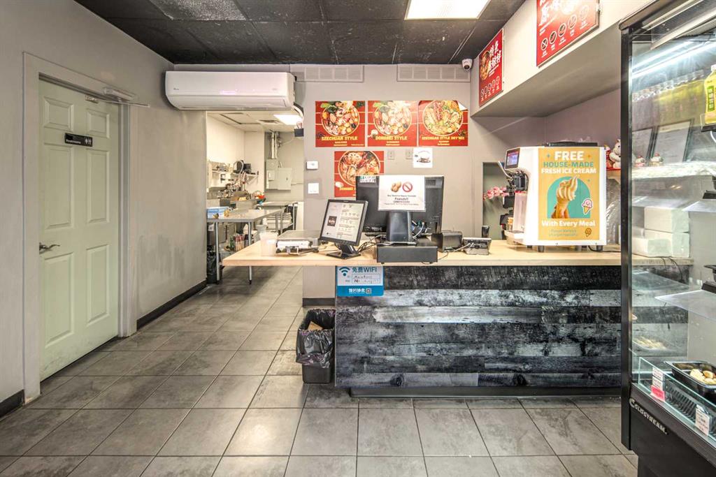 Fifth View of 2111 Centre Street NW, Tuxedo Park, Calgary, Alberta, T2E 2T2