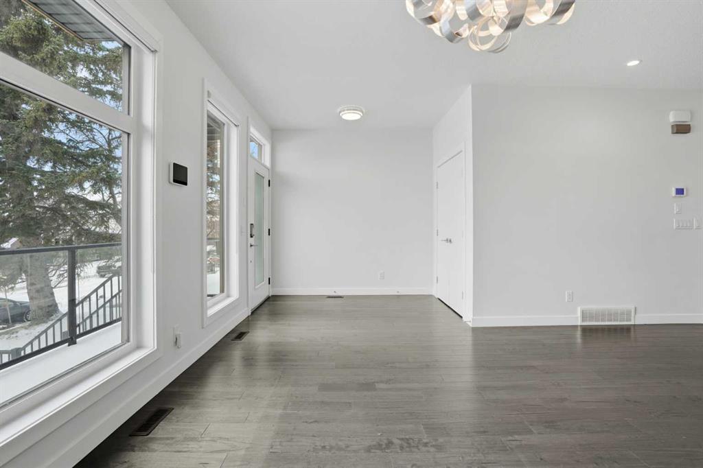 Fifth View of 2312 Westmount Road NW, West Hillhurst, Calgary, Alberta, T2N 3N6