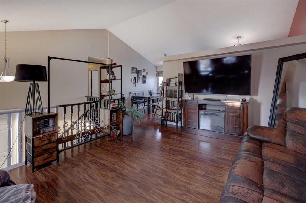 Fifth View of 207 Strathaven Bay , Strathaven, Strathmore, Alberta, T1P 1N4