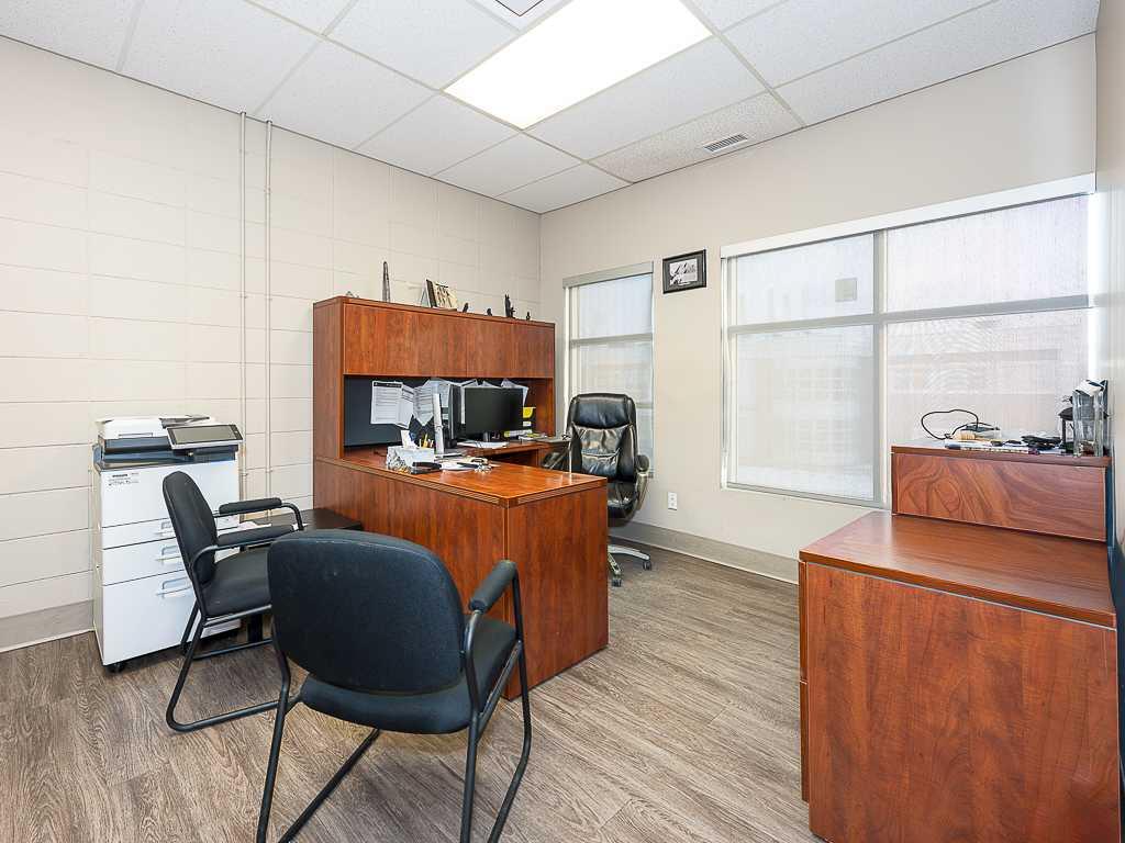 Fourth View of 201, 2705 Centre Street N, Tuxedo Park, Calgary, Alberta, T2E 2V5