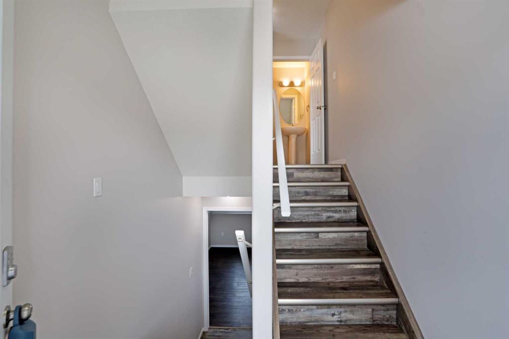 Fifth View of 322 17 Street E, Meadowbrook, Brooks, Alberta, T1R 1R3