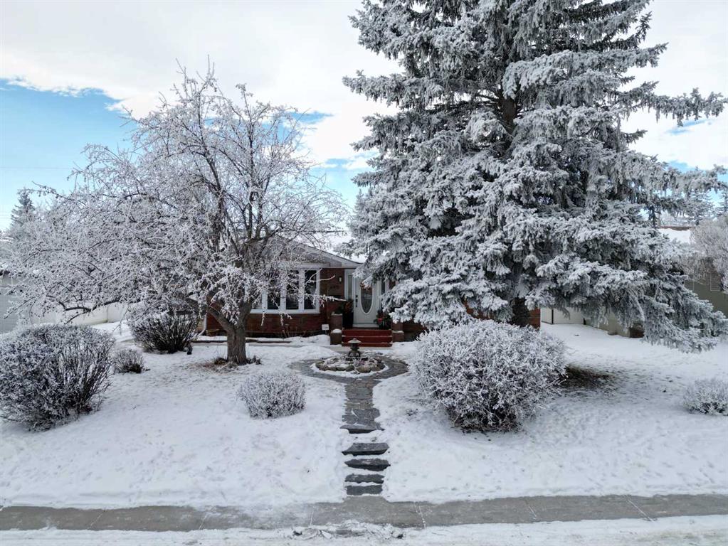 Third View of 6415 Lombardy Crescent SW, North Glenmore Park, Calgary, Alberta, T3E 5R3