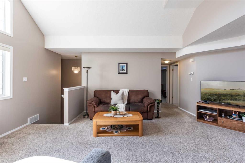 Fifth View of 304, 221 Cameron Road SE, Ross Glen, Medicine Hat, Alberta, T1B4B5