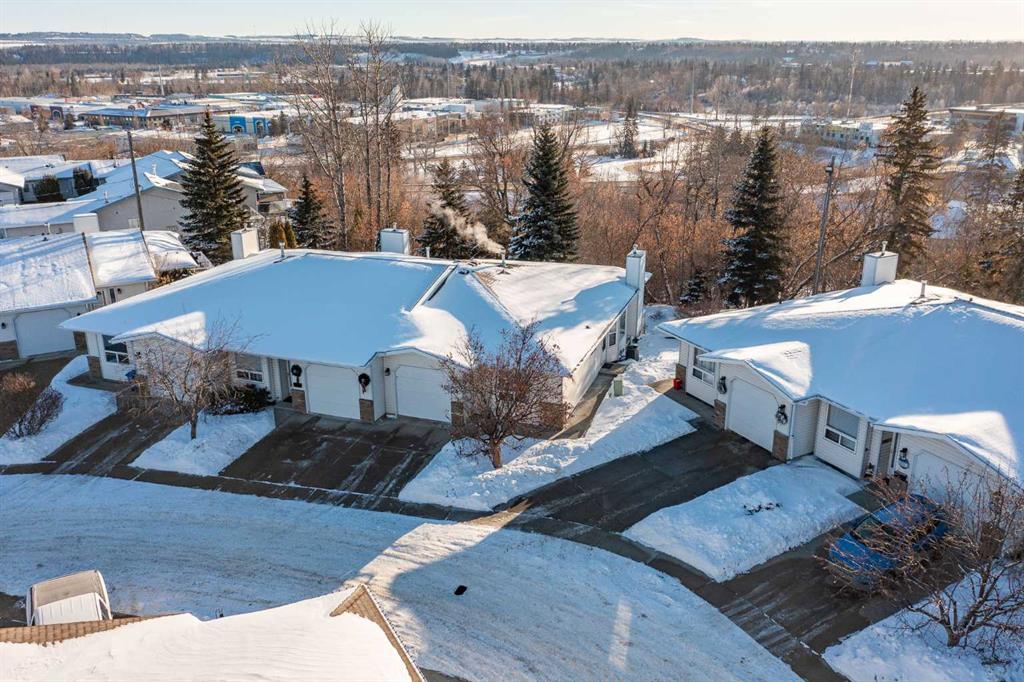 Second View of 5, 5125 62 Street , Highland Green Estates, Red Deer, Alberta, T4N 6Y3