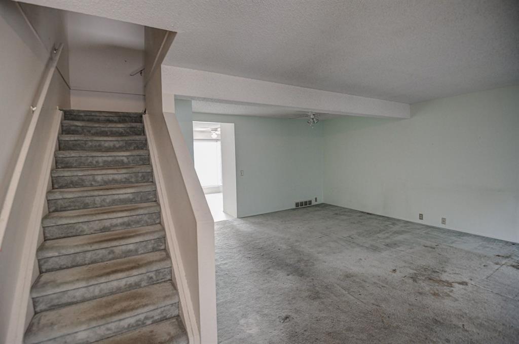 Fifth View of 5 Bermuda Lane NW, Beddington Heights, Calgary, Alberta, T3K 2K1