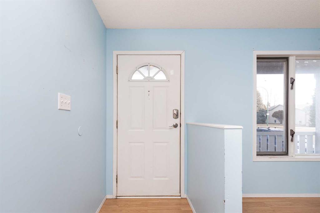 Third View of 209 Mt Blakiston Road W, Mountain Heights, Lethbridge, Alberta, T1K 6M3