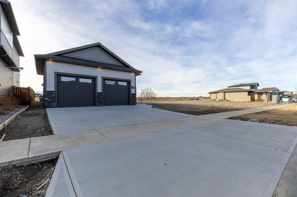 Fourth View of 322 Canyon Meadows Road W, The Canyons, Lethbridge, Alberta, T1K 8E7