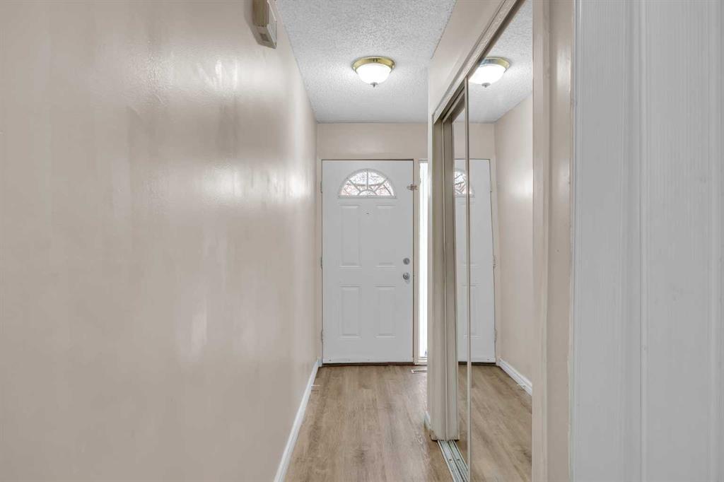 Fifth View of 3, 2519 38 Street NE, Rundle, Calgary, Alberta, T1Y 4W8