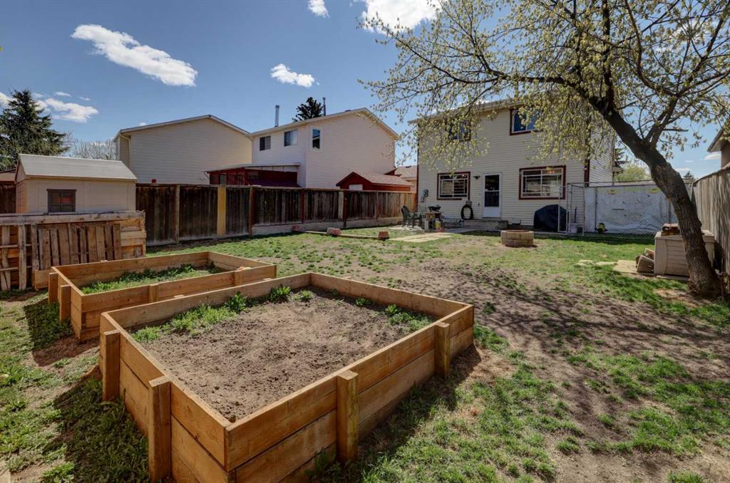 Fifth View of 74 Aberdare Way NE, Abbeydale, Calgary, Alberta, T2A 6V5