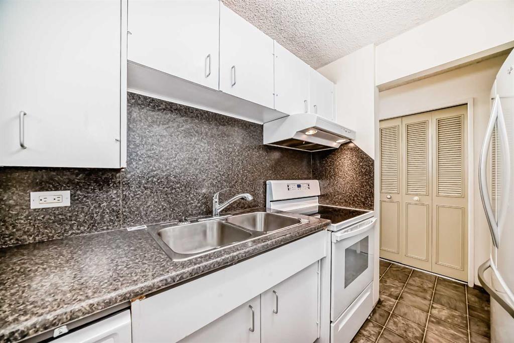 Fifth View of 274, 1620 8 Avenue NW, Hounsfield Heights/Briar Hill, Calgary, Alberta, T2V 1C3