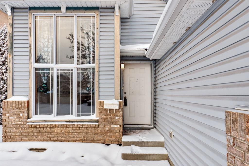 Fourth View of 43 Somercrest Circle SW, Somerset, Calgary, Alberta, T2Y3H1